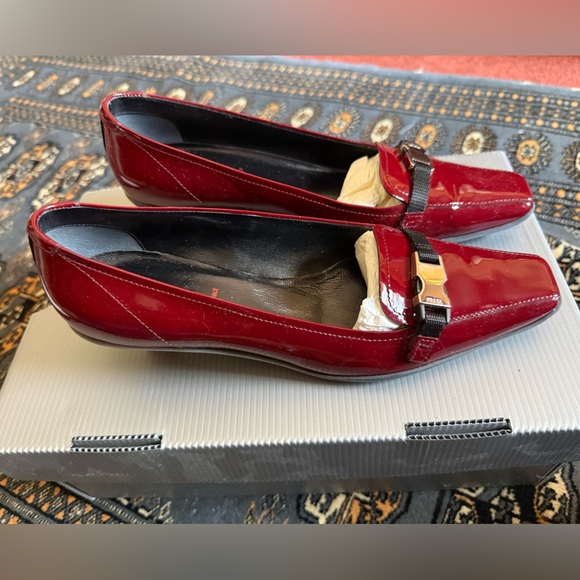 Vintage Prada Red Patent Leather Kitten Heels Italian 36.5 (size 6.5 US) - Picture 2 of 6